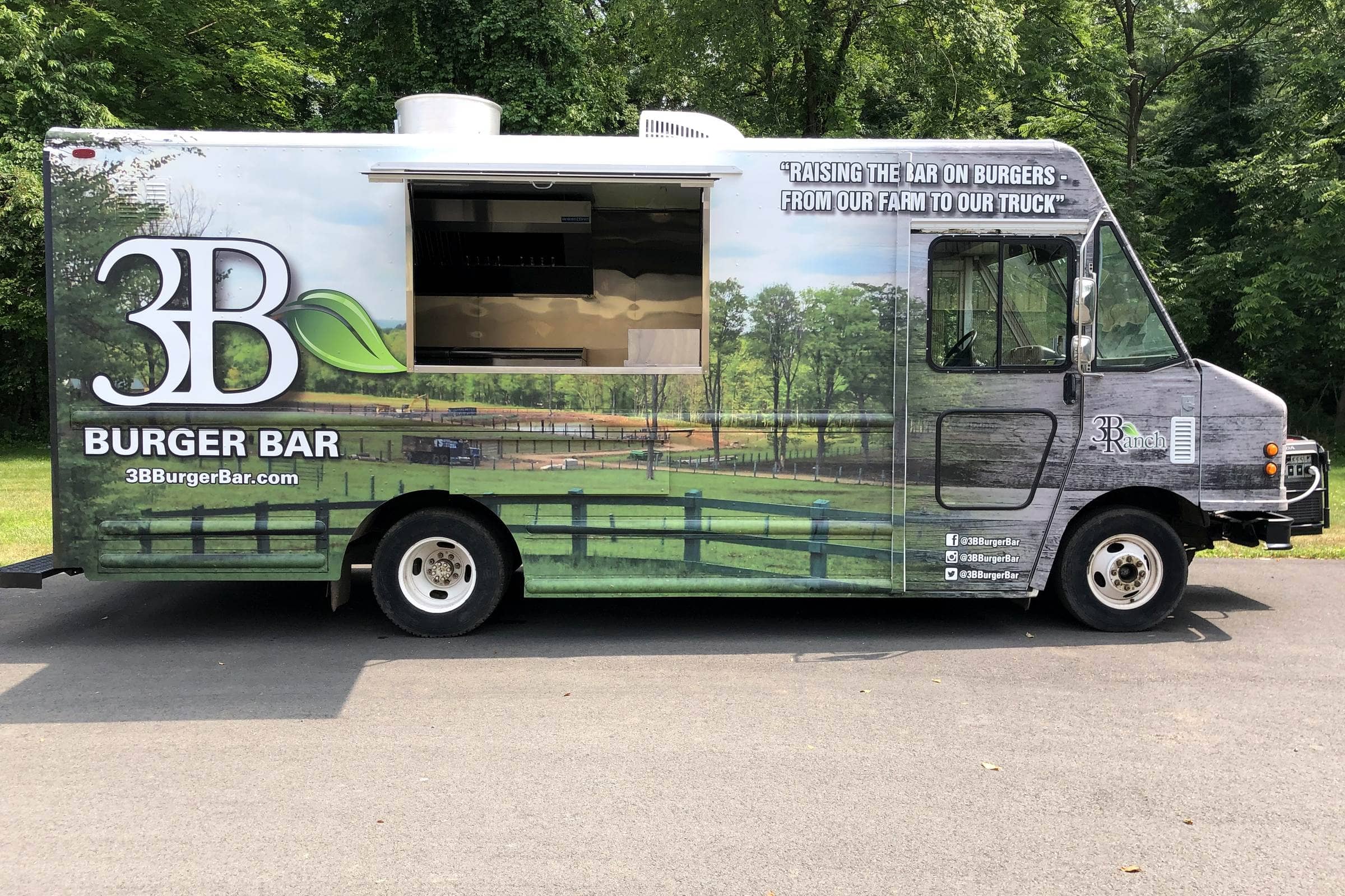 3B Burger Bar step van exterior